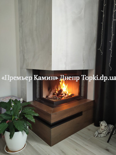 Кутовий камін з топкою Romotop