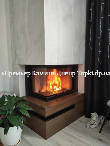 Кутовий камін з топкою Romotop