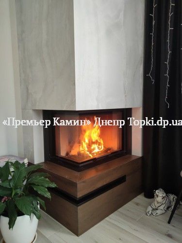 Угловой камин с топкой Romotop 